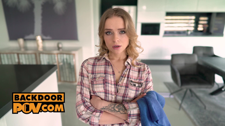 BackdoorPOV: POV - Ordinair tengere blonde Alexa Flexy neemt twee pikken