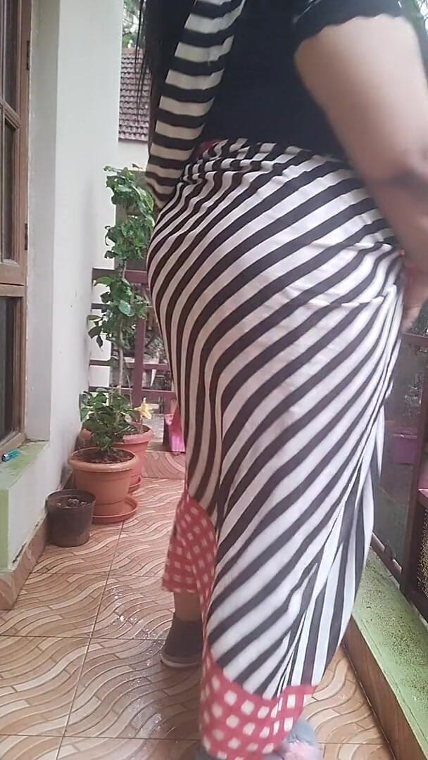 Navya hot: Mein dare ass zeigt draußen