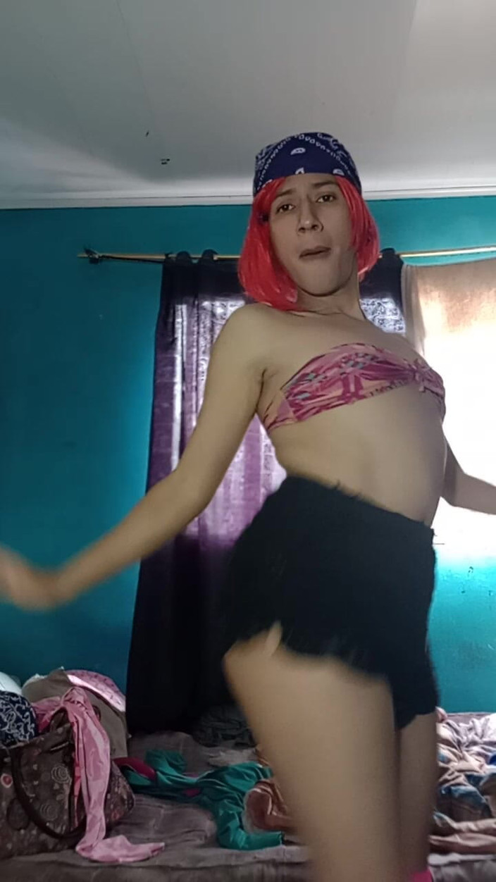 Femboy from Colombia: 臀部和良好的运动