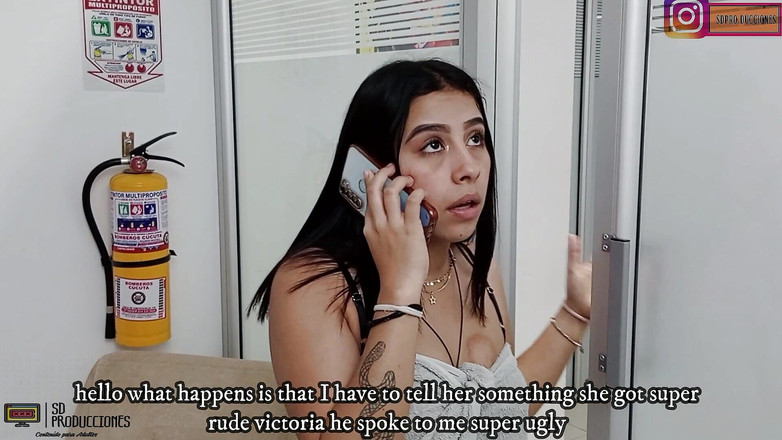 Vayolet: 大きなお尻のラティーナ熟女は彼女の猫を犯すのが大好きです - スペイン語のポルノ