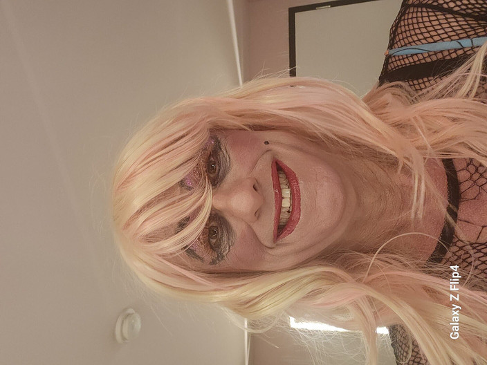 Jasmine Sub: 娘娘腔变装者被性交