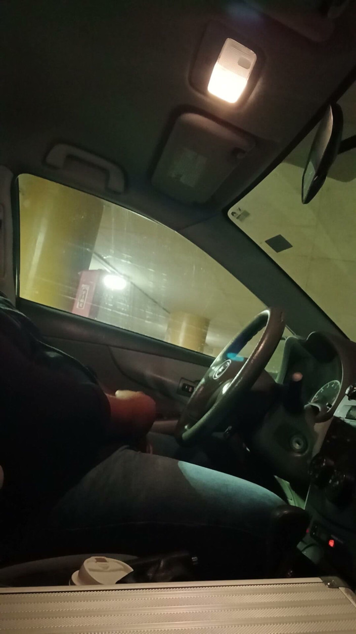 Eddie Venezuela: 黒人の継父が駐車場に来る