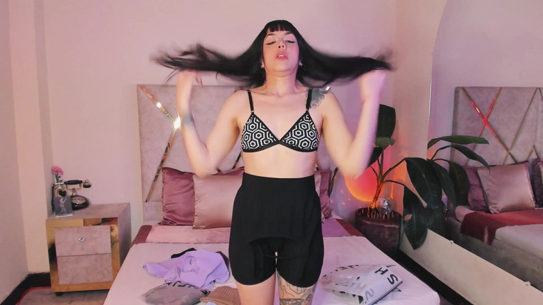 CoralTrip: Примірка нового обтягуючих одягу