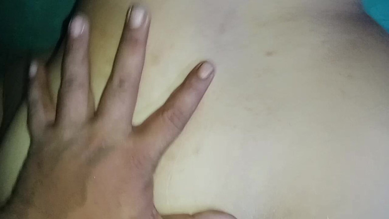 Babang endut: 발기하지 않기 때문에 섹스하기 어려운 Landlady의 보지