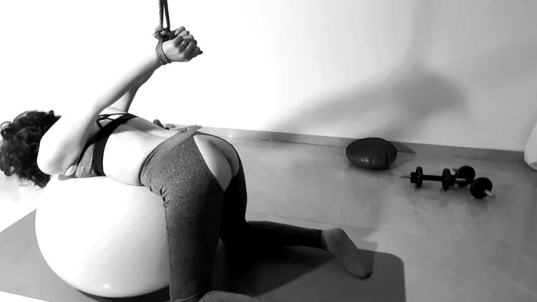 Bdsmlovers91: キンクトーバー12日目:彼女のヨガボールに縛られてファックされる