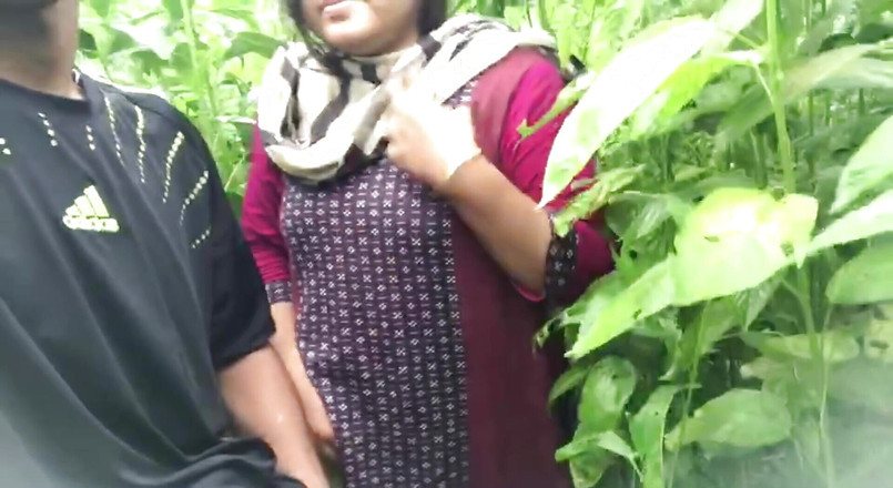 Nadiyaxxx02: Indieni Devar și Bhabhi merg în secret în junglă și fă sex, distracția este...