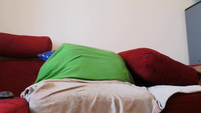 HornyLarry: Analspiel mit DIY-Dildo. Hart kommen