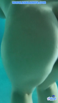 I Touch Myself in the Public Swimming Pool in Thailand - Risky Sex French