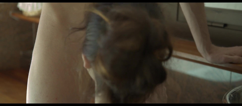 Verso Cinema: Shave action in the bathroom