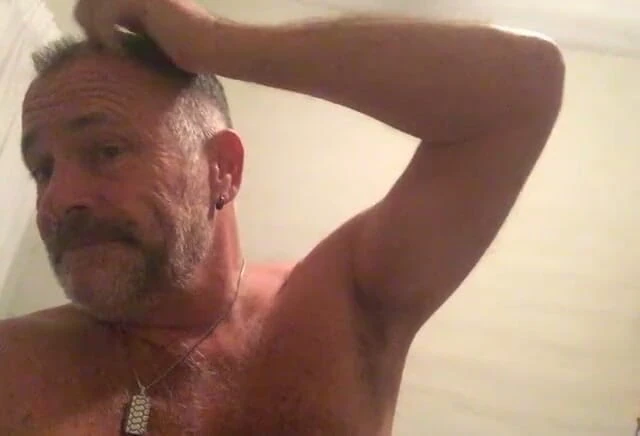 Daddybearvlc: Live Wank for My Fans. Watch Me Shoot My Load