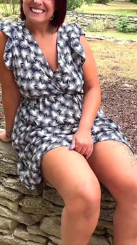 ヴァネッサ、非常にいたずらな熟女のための2つのコック