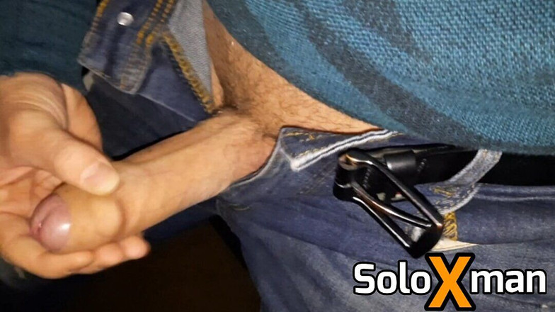 SoloXman: Cewek sange ini lagi asik ngocok kontolnya sampai orgasme di...