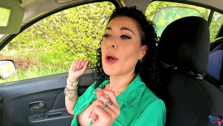 effeemme1: O fată italiană își linge bine vaginul în camporella și face sex oral