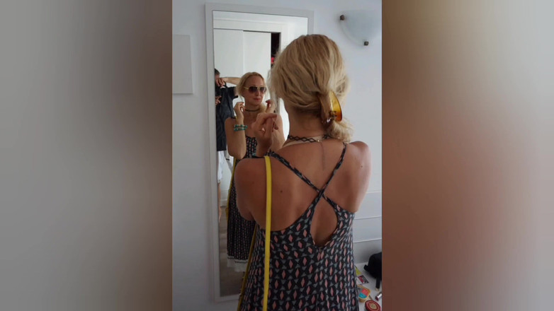 Selena701: Plăcerea spontană a Selenei în pauză 2