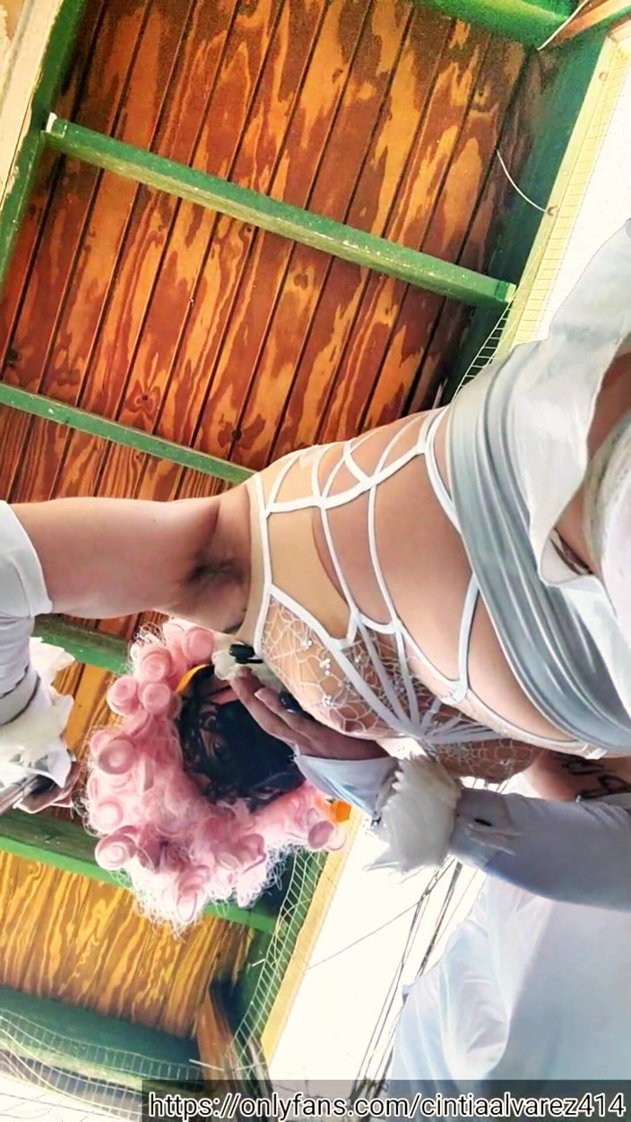 Benito414: Seksowna Latynoska Tgirl rucha swojego dildo