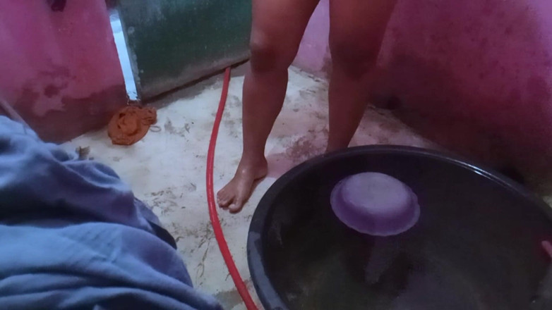 Citra: La mia matrigna si filma sempre davanti alla doccia per...