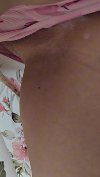 Omg!! On la voit presque quand elle attrape la bite d’un inconnu dans un métro plein à craquer