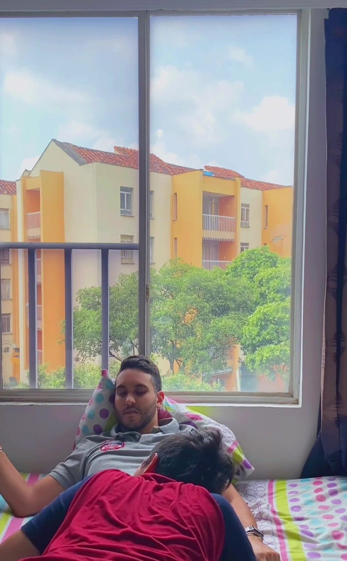 Dilan Castro: Saya suka menghisap zakar ayah!