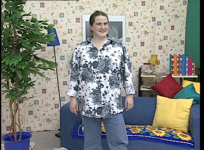 YOUR FIRST PORN: मोटी और अजीब Tina स्तन दिखाना चाहती है