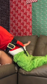 Who-ville Ev Hanımı Noel'i Kurtarmak Için Grinch Tarafından Sikiliyor
