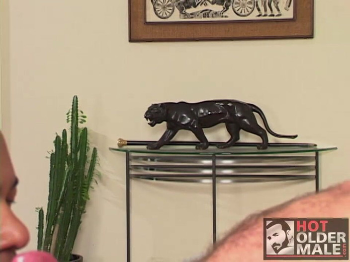 Pantheon men: B.y.o.b.: Ložnice někoho jiného