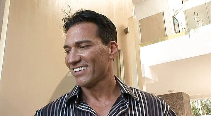 Hot Pornstars: 女朋友在热辣的3P中分享大鸡巴