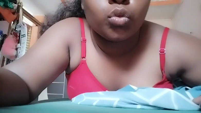 Desi World: 德西阿姨口交和深喉