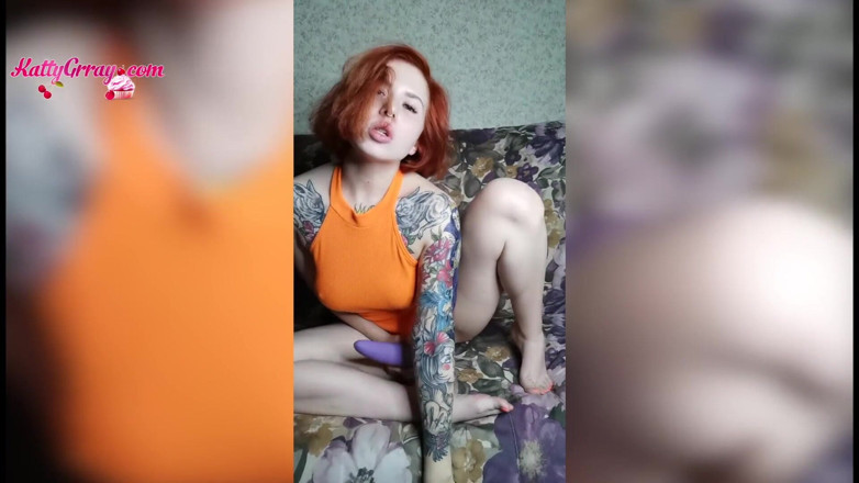 Katty Grray: Pretty girl masturbates her pussy with a vibrator after work