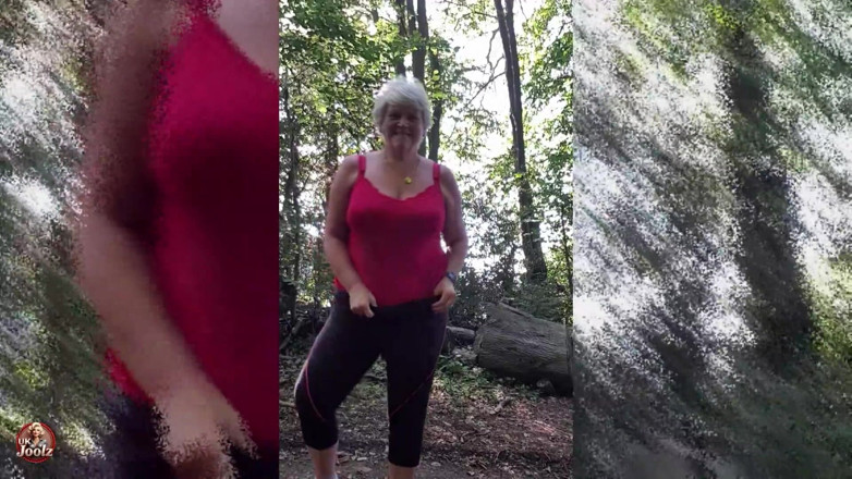Uk Joolz: Striptease in Het Bos