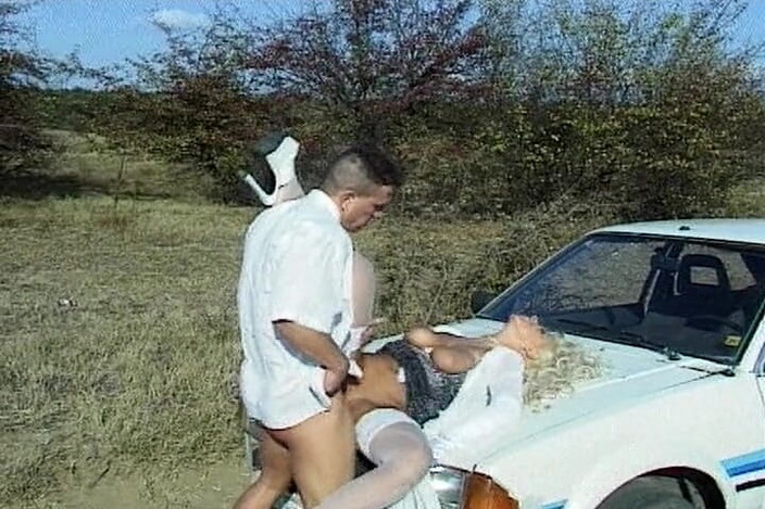 Planete Francaise: Французская невеста с большими сиськами принимает хуй в задницу в машине