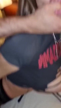 Semua lubang sahabat suamiku dientot sama pria lain sambil ditonton suami. Threesome istri