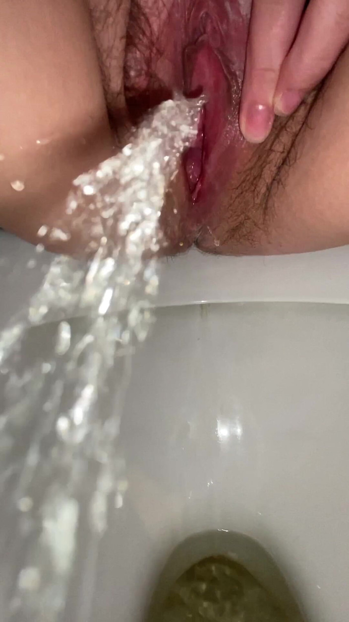 Ms Pee Piss: Diario de pis: de cerca orinar en el baño