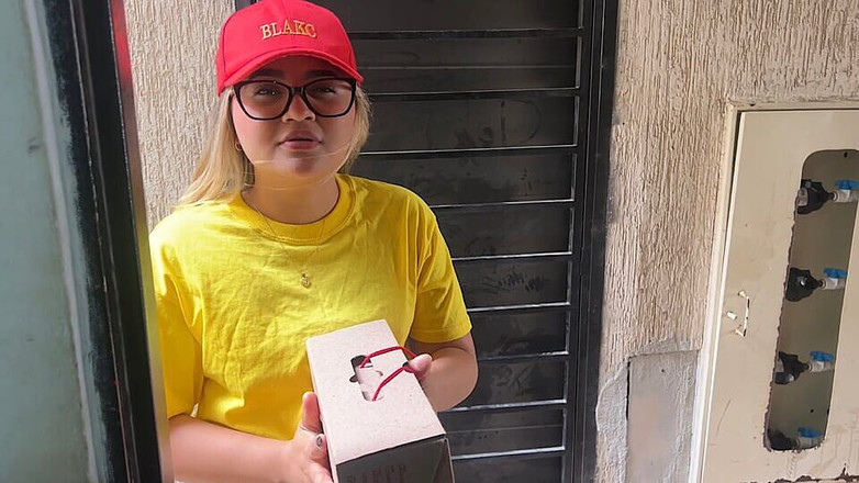 Yohamedi: Pozdní potrestaná doručovatelka šukám klienta, aby mě neoznámil u šéfa