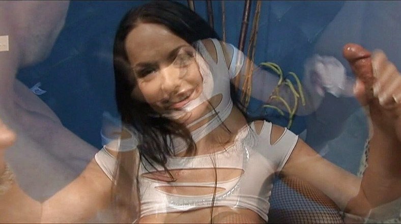 Hot Girlz: Миниатюрная брюнетка так хороша в дрочке, и вы не можете устоять