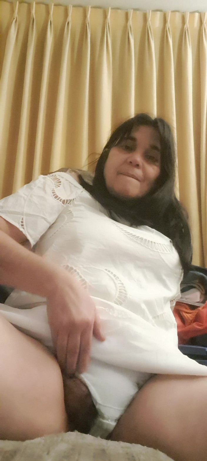 Mommy big hairy pussy: Tante seksi dan toket besarnya untuk muasin kamu