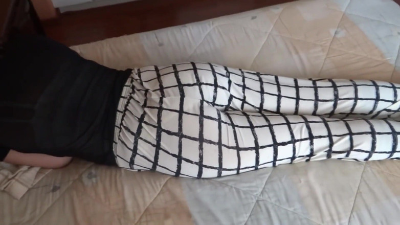 Ardientes69: Jeans on e jeans giù, culo grosso, 59enne matura si mostra...