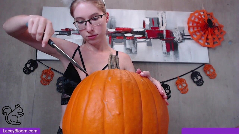 Lacey Bloom: Live Show Pumpkin Carving 2611
