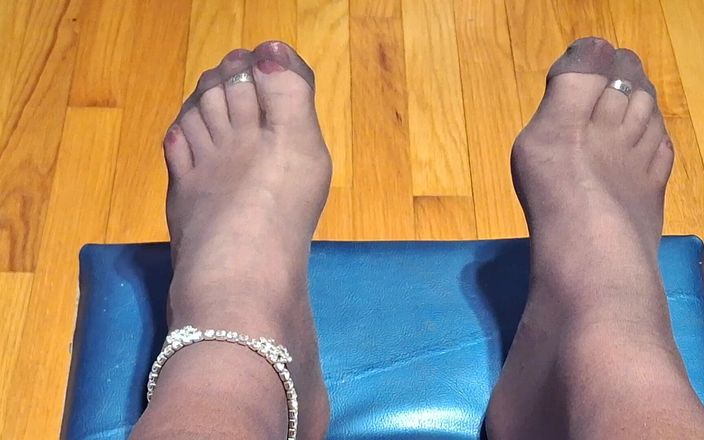 Victoria Lecherri: Ti piacciono i piedi, le dita dei piedi o le...