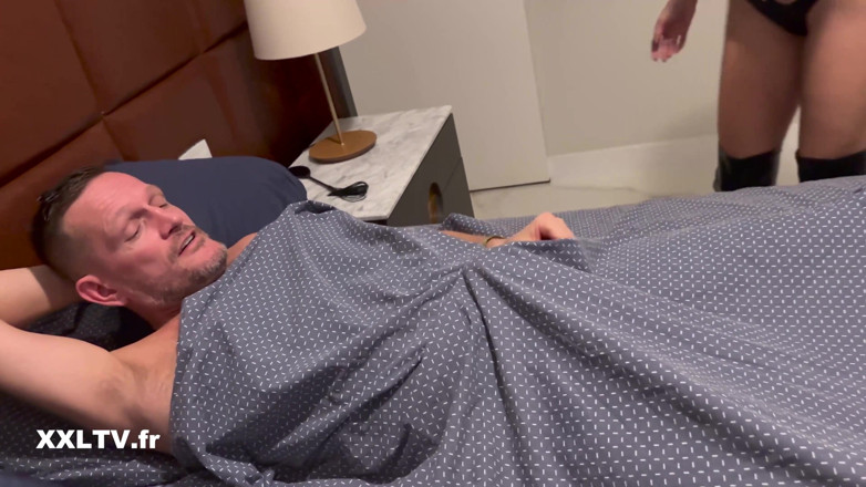 XXLTVFR: Clea Gaultier Doesn't Want to Let His Friend Alone