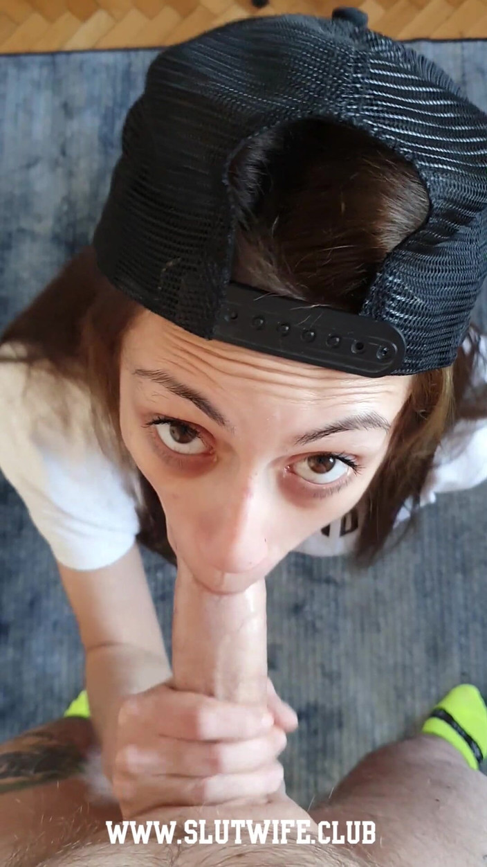 Slutwife Club: Bts - crot sperma di luar kamera: candie cross telan spermaku...