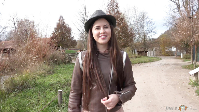 Teen Mega World: जोड़े ने कैमरे पर आपसी चरमसुख की शूटिंग की