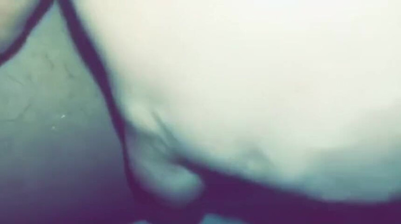 Diamond7183: Děvka se prstí a omylem čůrá !!