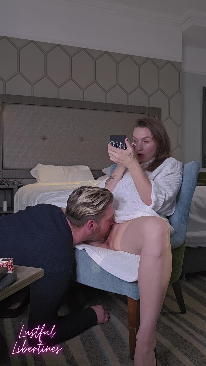 Lustful Libertines: Sen bacaklarımın arasında dururken nasıl konsantre olabilirim?