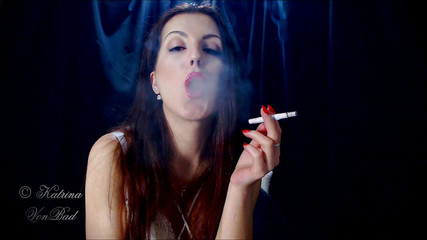 KatrinaVonBad: * Bana tezahüratlar *