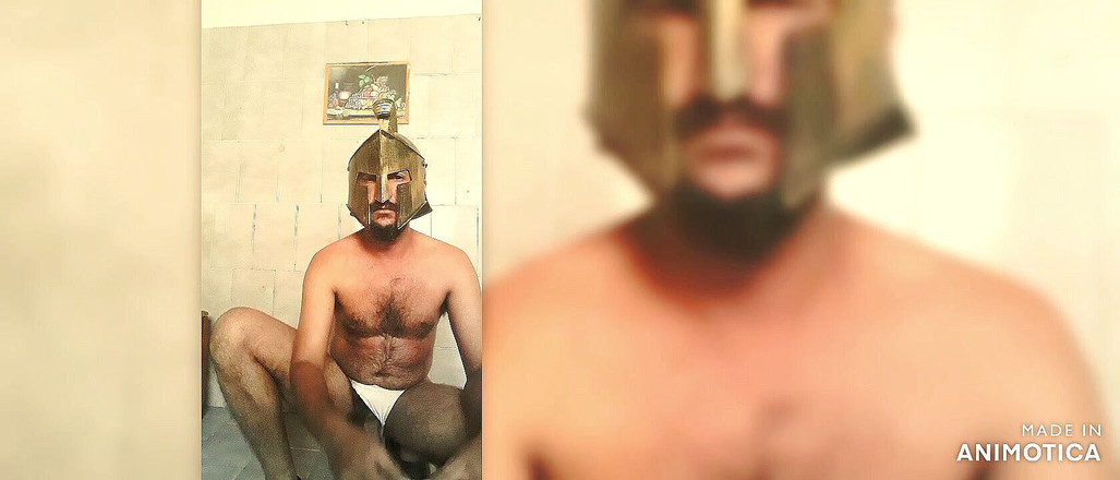 Stink HairyMale: Espartano fumando tabaco natural