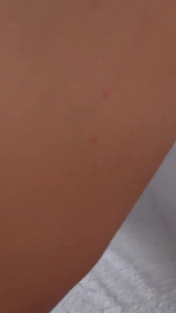 Svázané ruce a těsné šaty - to mě totálně rozžhaví