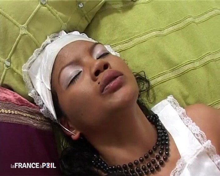 Rue Chaude: Y tá xinh đẹp từ quần đảo bị bác sĩ nện vào...