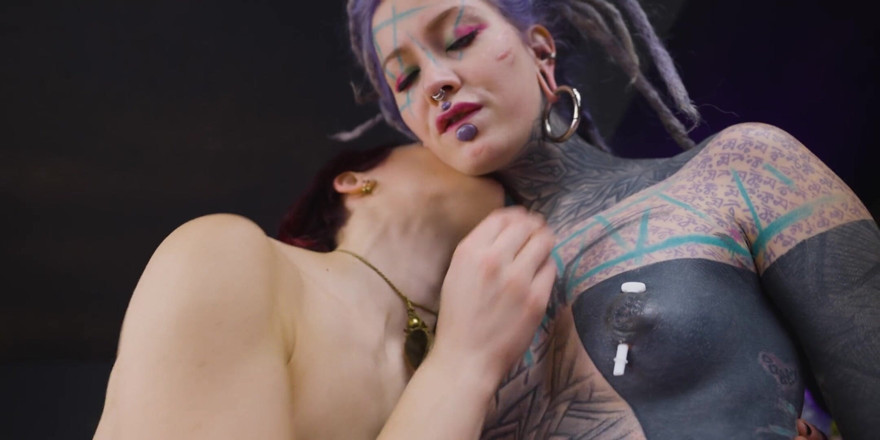 Miss Flora: Pillow Fight &amp; Lesbian Fun with Anuskatzz