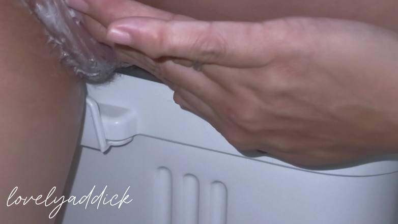 Lovelyaddik: Babae Inabutan Ng Libog Sa Ibabaw Ng Waschmaschine. Pinayaddick