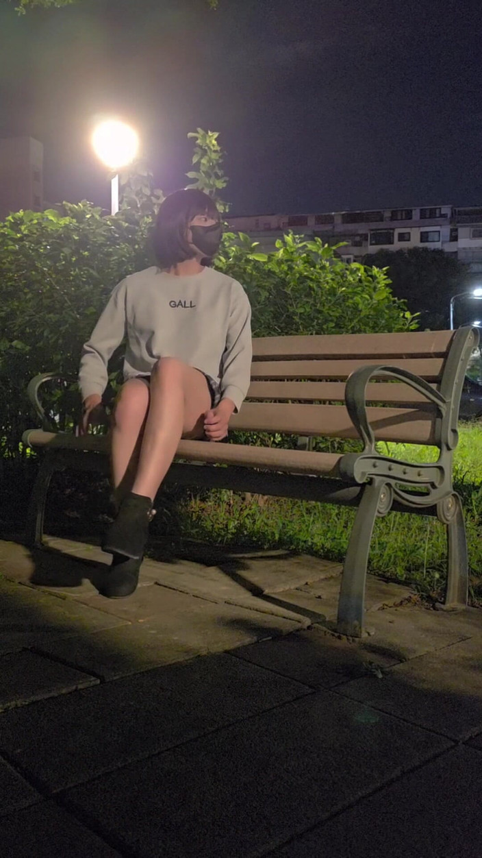 Taiwancdgirl: Seksi shemale Tingxuan dışarıda mastürbasyon yapıyor ve ellerini yıkıyor